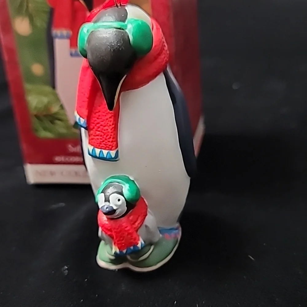 Vintage 2001 Hallmark Keepsake‎ Ornament Safe and Snug Ornament